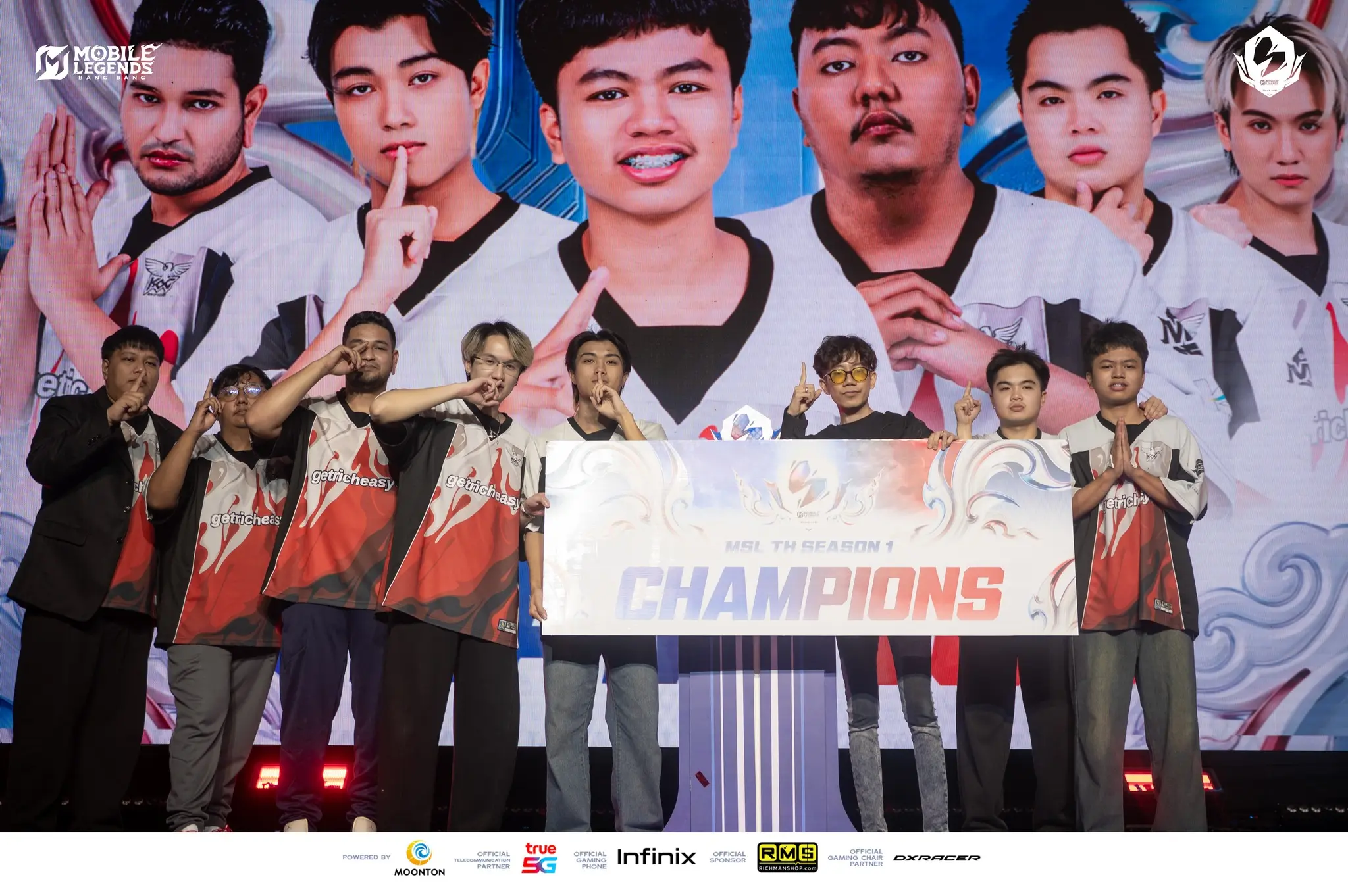 King of Gamers Club at the awards ceremony